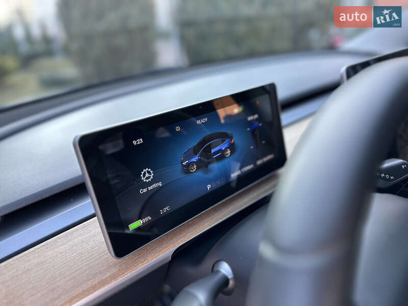 Седан Tesla Model 3 2020 в Стрию