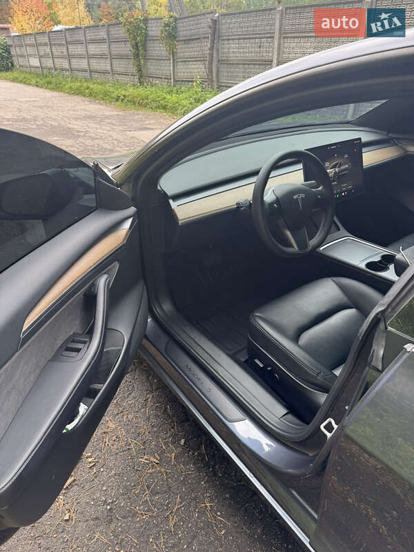 Седан Tesla Model 3 2023 в Житомире