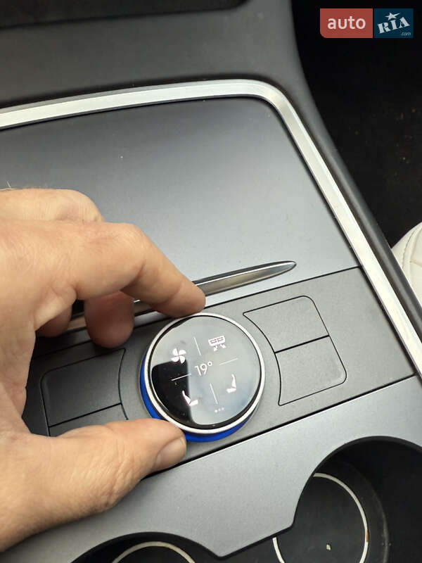 Седан Tesla Model 3 2022 в Харькове