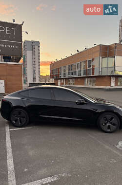 Седан Tesla Model 3 2021 в Киеве