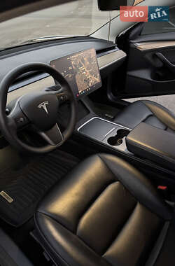 Седан Tesla Model 3 2021 в Киеве