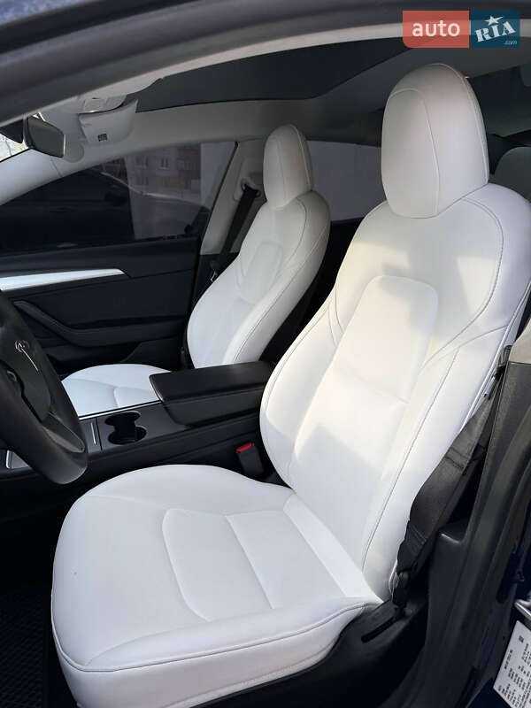 Седан Tesla Model 3 2021 в Фастове