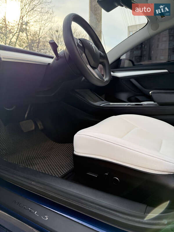 Седан Tesla Model 3 2021 в Фастове
