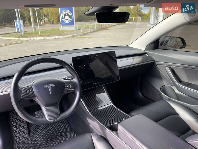 Седан Tesla Model 3 2018 в Золотоноше