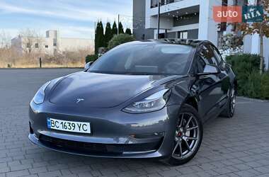 Седан Tesla Model 3 2023 в Стрию