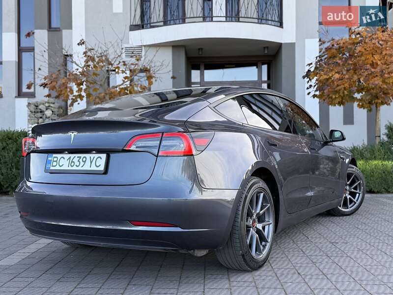 Седан Tesla Model 3 2023 в Стрые