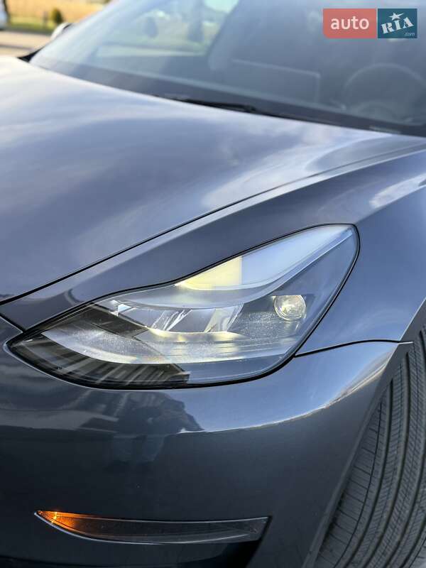 Седан Tesla Model 3 2023 в Стрые