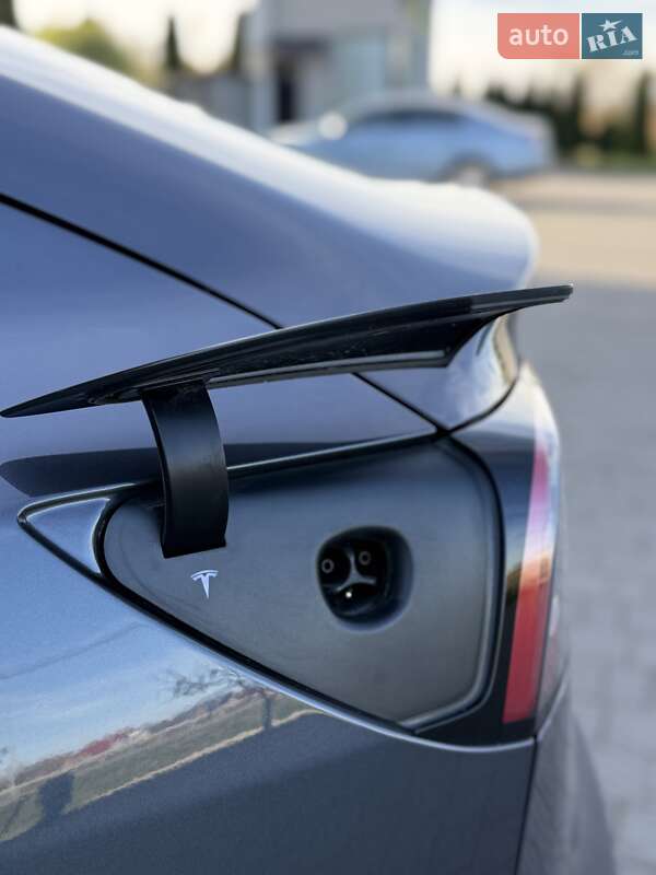 Седан Tesla Model 3 2023 в Стрые