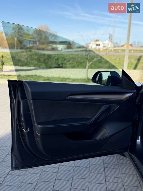 Седан Tesla Model 3 2023 в Стрые