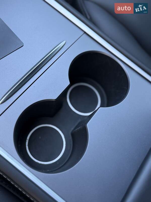 Седан Tesla Model 3 2023 в Стрые