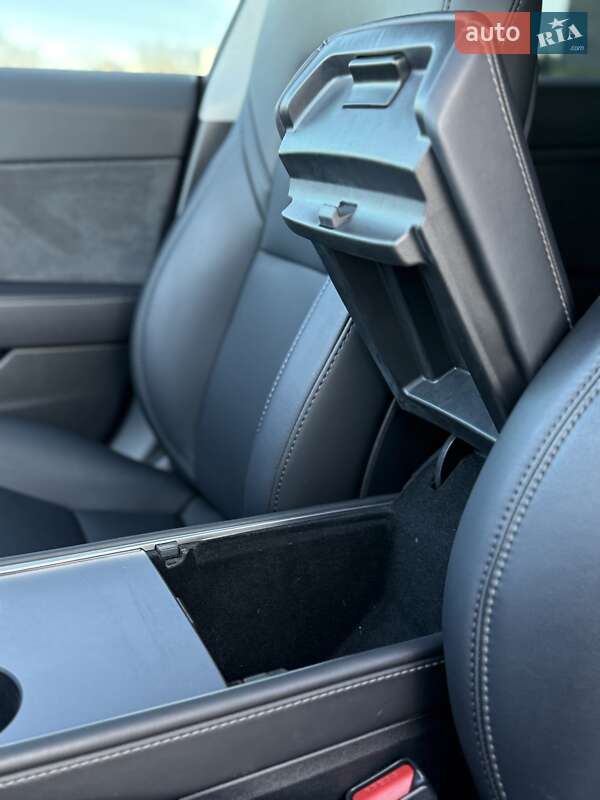 Седан Tesla Model 3 2023 в Стрые