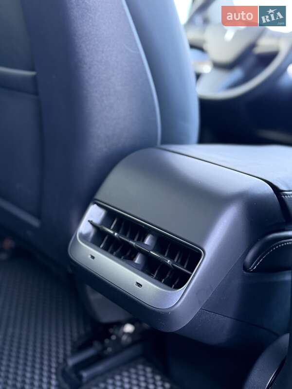 Седан Tesla Model 3 2023 в Стрые