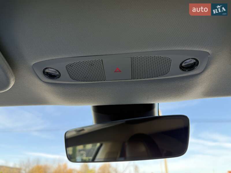 Седан Tesla Model 3 2023 в Стрые