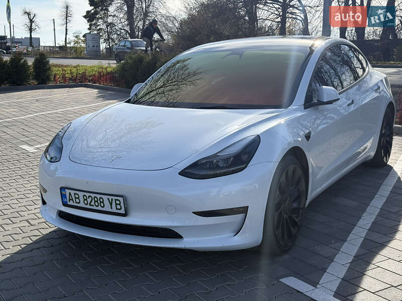 Седан Tesla Model 3 2023 в Виннице