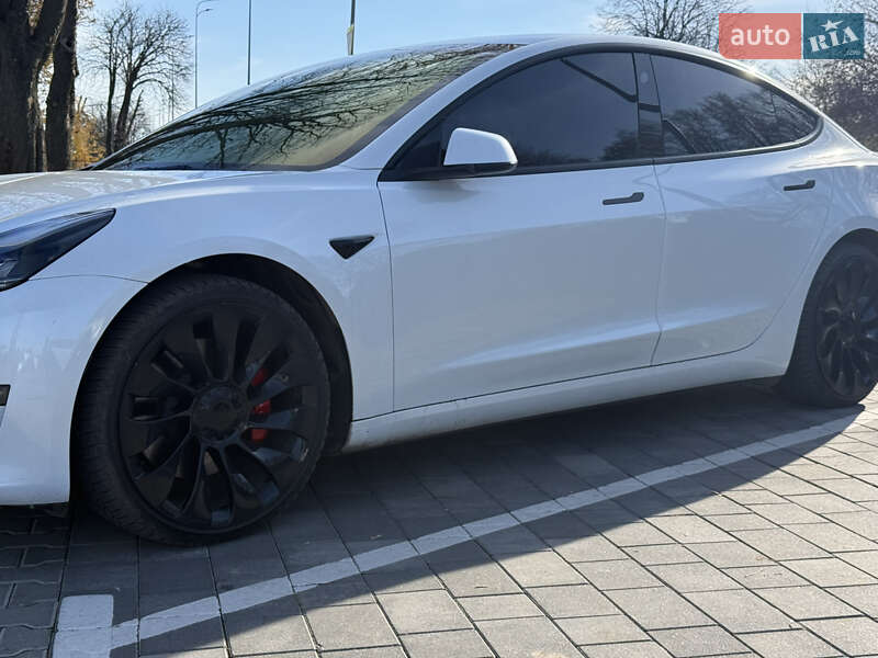 Седан Tesla Model 3 2023 в Виннице