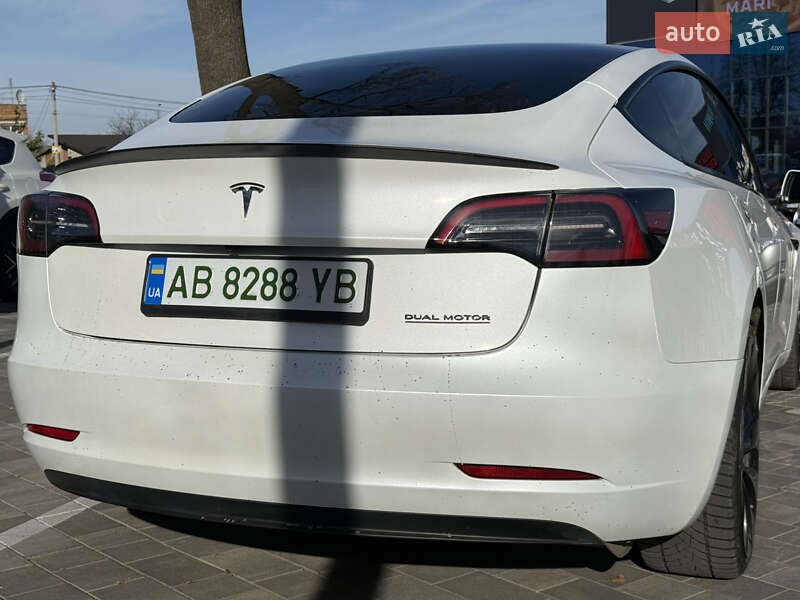 Седан Tesla Model 3 2023 в Виннице