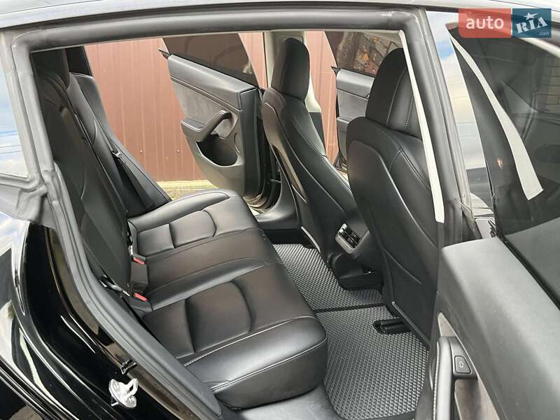 Седан Tesla Model 3 2022 в Киеве