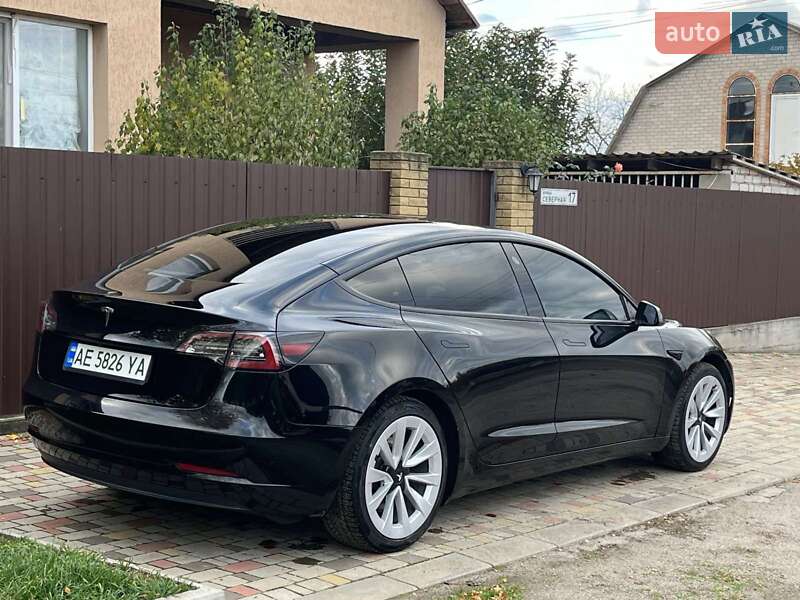 Седан Tesla Model 3 2022 в Киеве