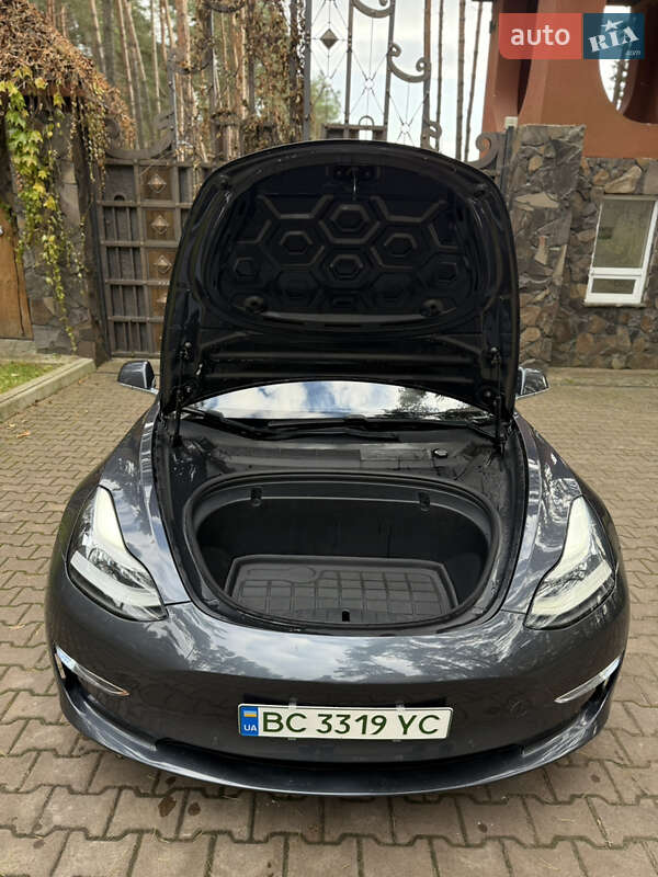 Седан Tesla Model 3 2019 в Новояворовске