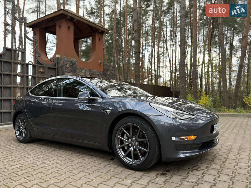 Седан Tesla Model 3 2019 в Новояворовске