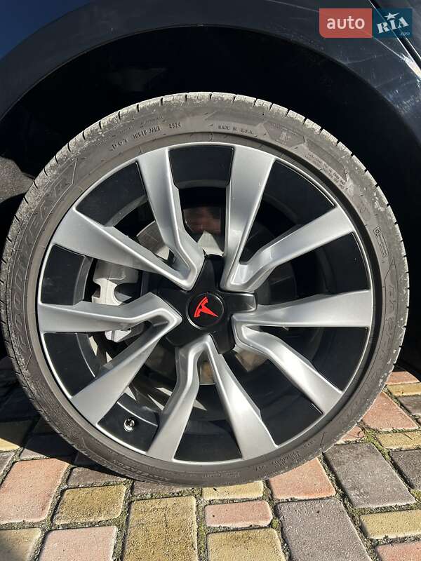 Седан Tesla Model 3 2025 в Звягеле