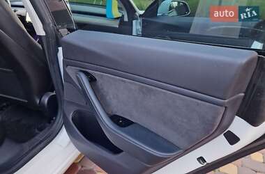Седан Tesla Model 3 2019 в Черкассах