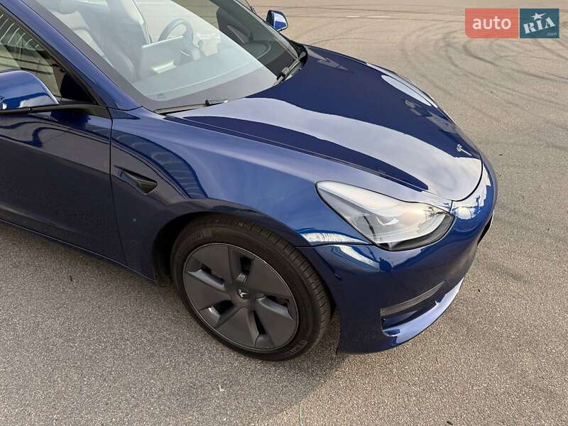Седан Tesla Model 3 2023 в Киеве