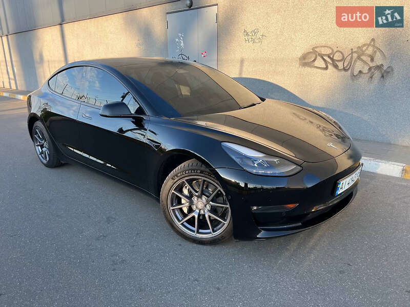 Седан Tesla Model 3 2021 в Ирпене