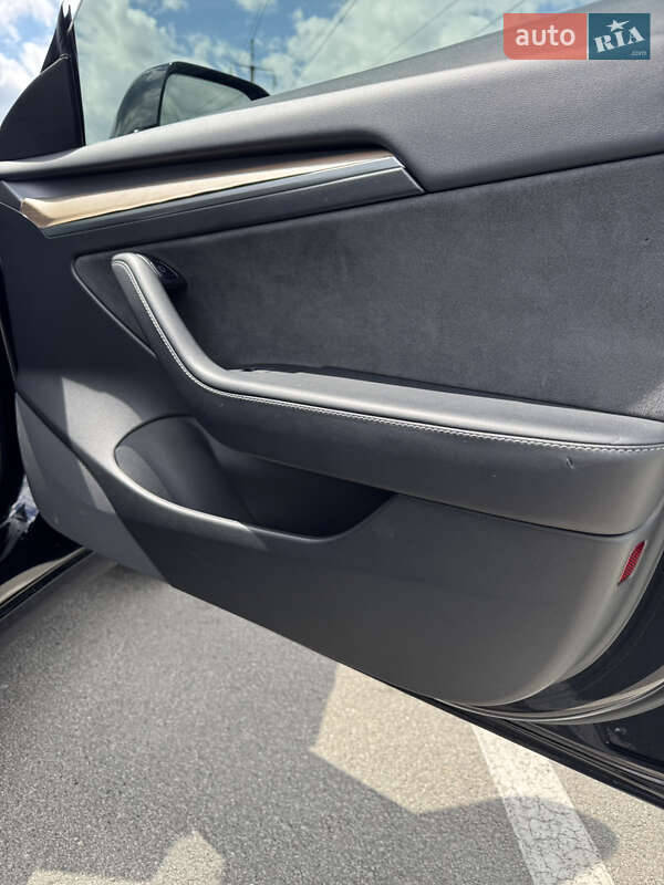 Седан Tesla Model 3 2021 в Ирпене
