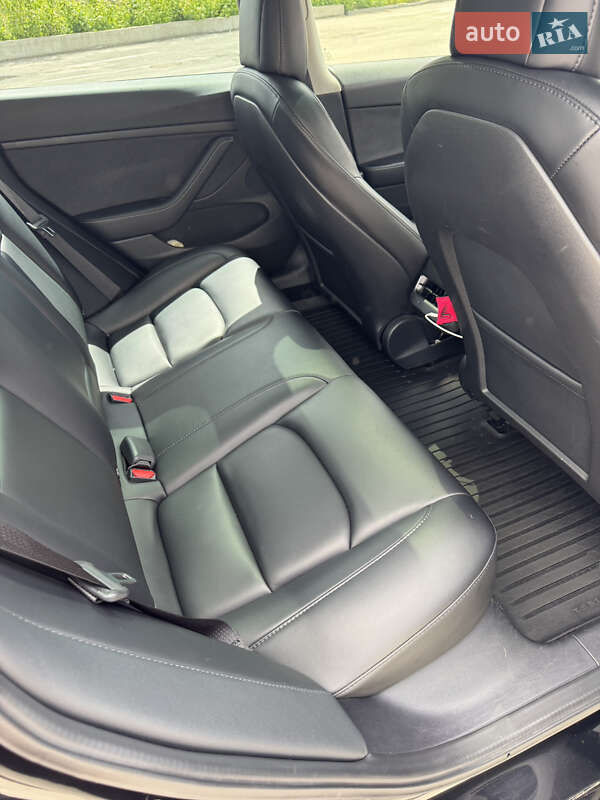 Седан Tesla Model 3 2021 в Ирпене