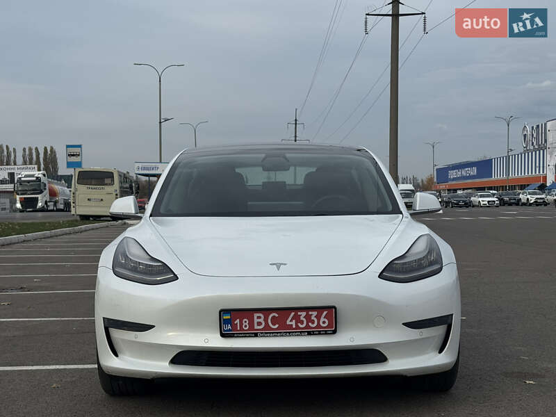 Седан Tesla Model 3 2019 в Луцке