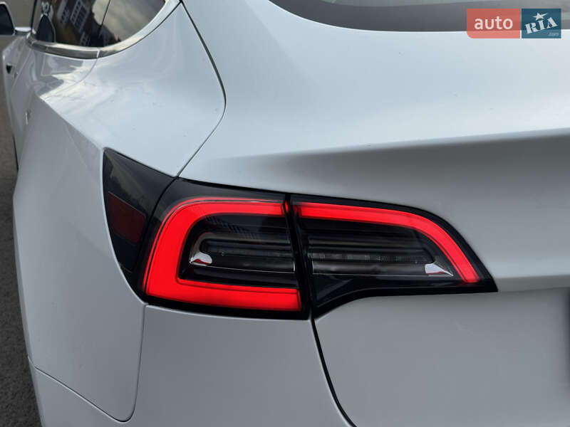 Седан Tesla Model 3 2019 в Луцке