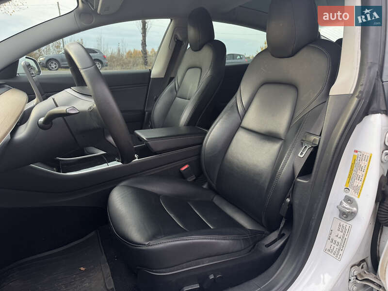 Седан Tesla Model 3 2019 в Луцке