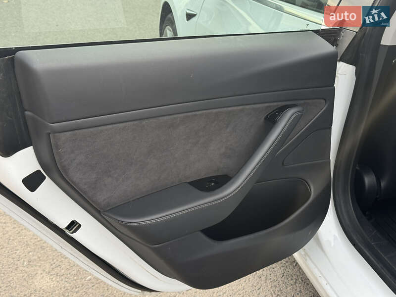 Седан Tesla Model 3 2019 в Луцке