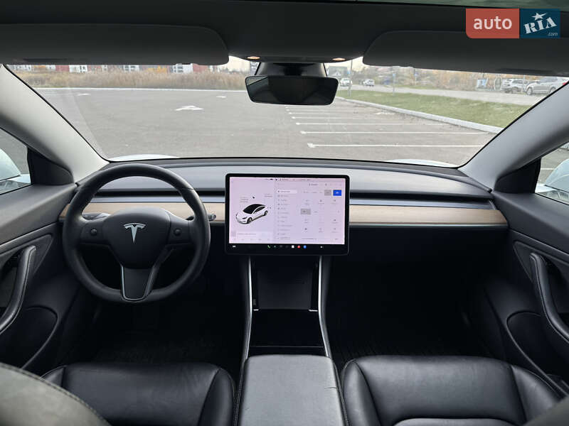 Седан Tesla Model 3 2019 в Луцке