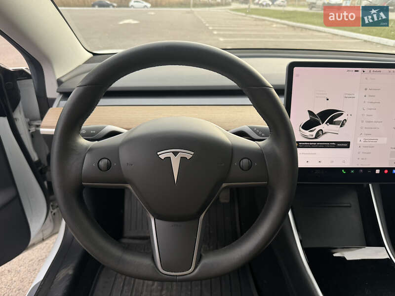 Седан Tesla Model 3 2019 в Луцке