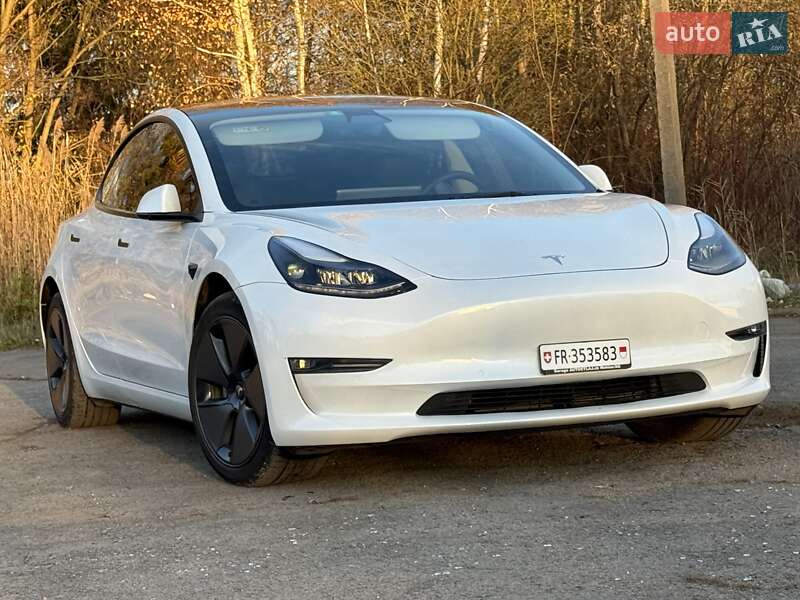 Седан Tesla Model 3 2021 в Трускавці