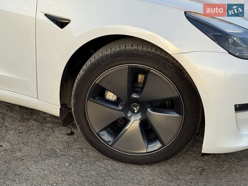 Седан Tesla Model 3 2021 в Трускавці