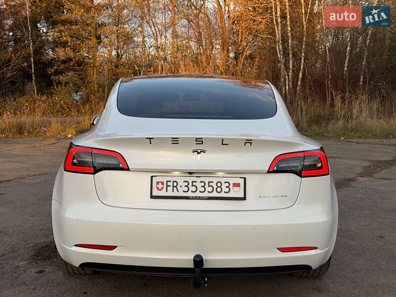 Седан Tesla Model 3 2021 в Трускавці