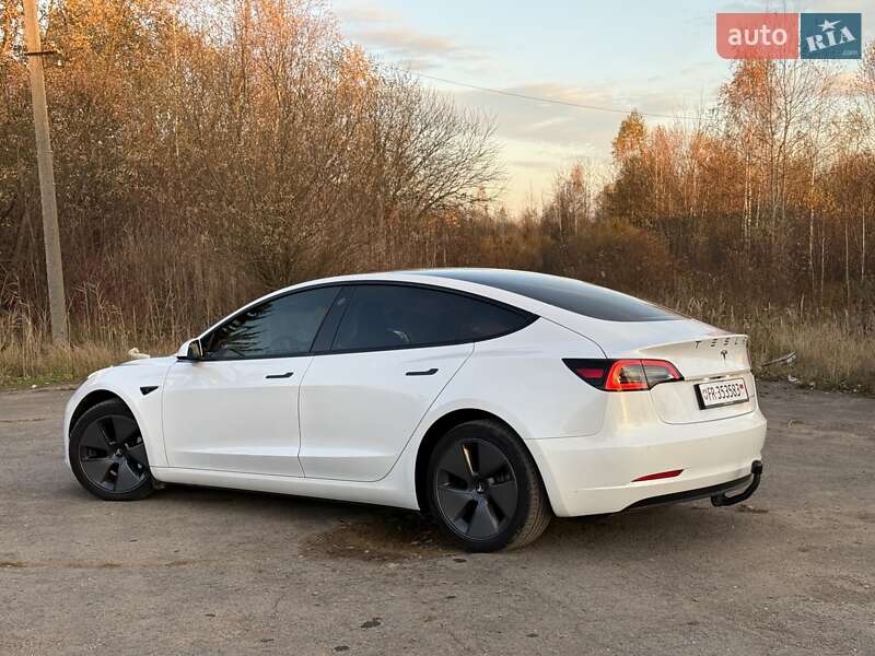 Седан Tesla Model 3 2021 в Трускавці