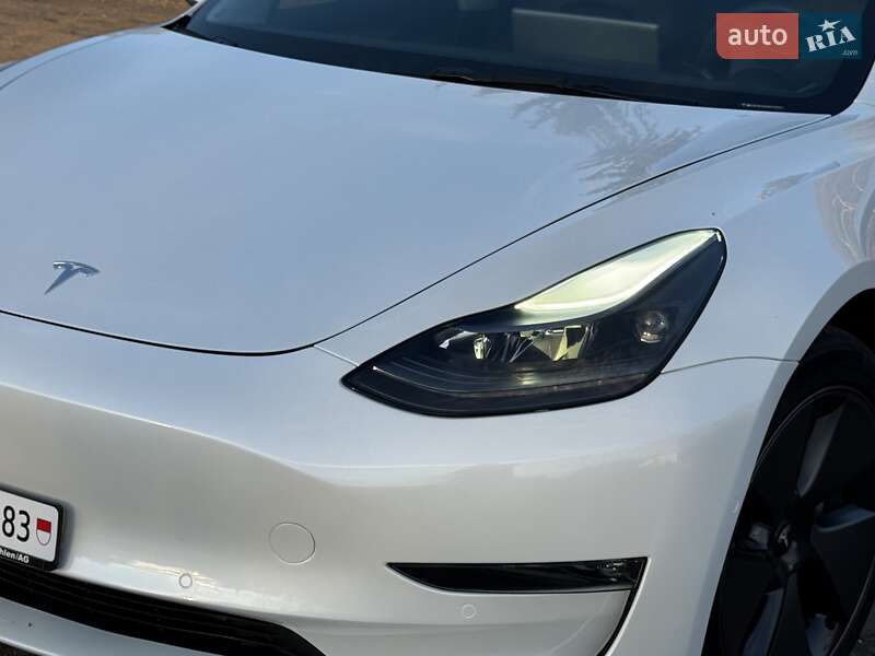Седан Tesla Model 3 2021 в Трускавці