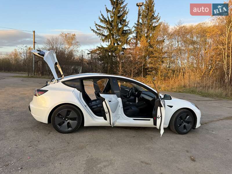 Седан Tesla Model 3 2021 в Трускавці