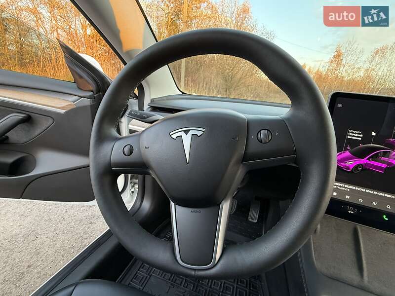 Седан Tesla Model 3 2021 в Трускавці
