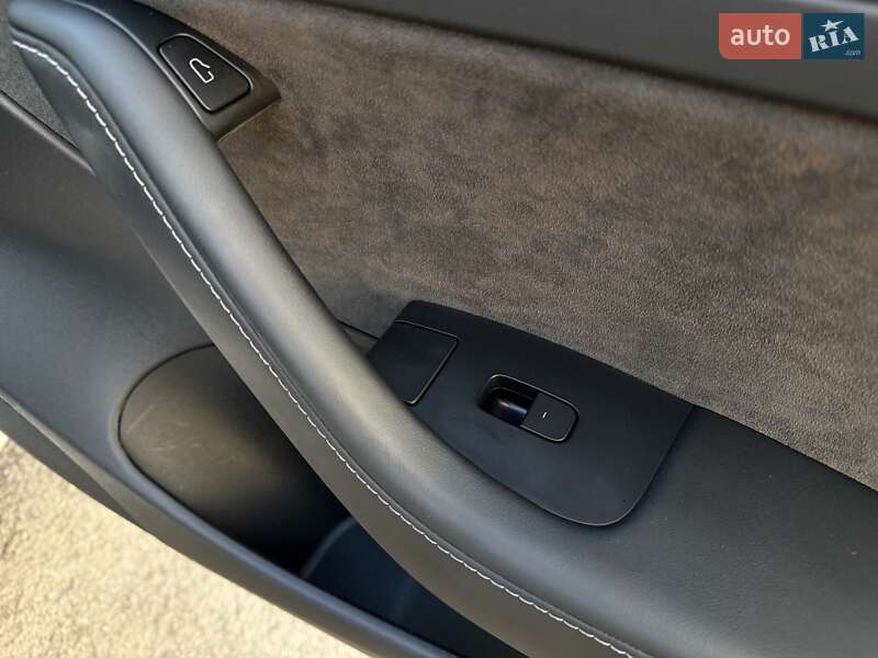 Седан Tesla Model 3 2021 в Трускавці