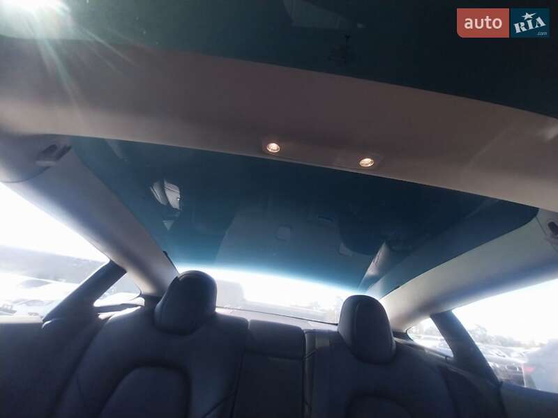 Седан Tesla Model 3 2021 в Луцке