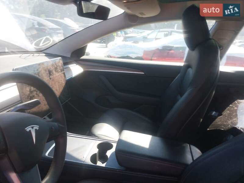Седан Tesla Model 3 2021 в Луцке