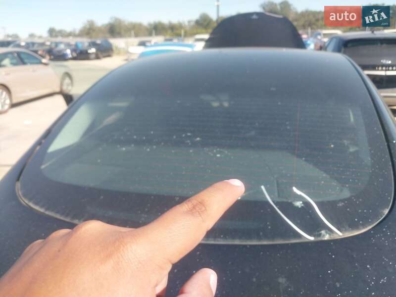 Седан Tesla Model 3 2021 в Луцке