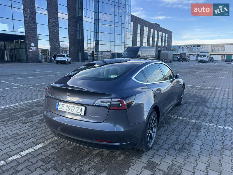 Седан Tesla Model 3 2020 в Черновцах
