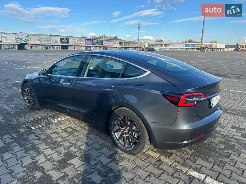 Седан Tesla Model 3 2020 в Черновцах
