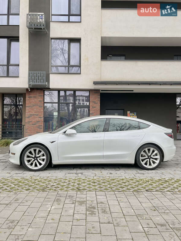 Седан Tesla Model 3 2020 в Івано-Франківську